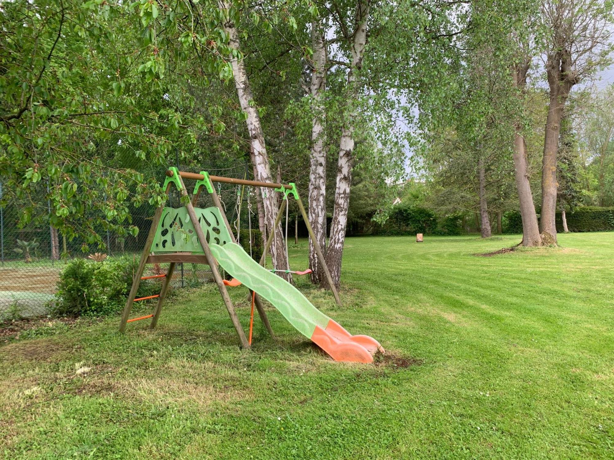 Appartement Familial Au Bord De La Marne, Jardin Tropical , Piscine, Tennis, Terrasse, Parking Gratuit Proche Disneyland Isles-lès-Villenoy Buitenkant foto
